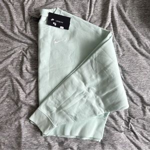 BNWT Nike sweatshirt